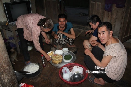 cuoc song hien tai cua nguoi me muon 6 con an mot bua that no roi uong thuoc doc cung chet - 11