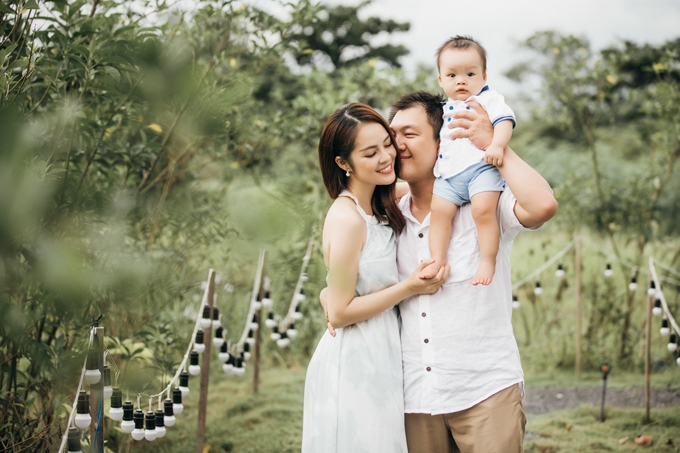 duong-cm-lynh-hanh-phuc-vien-man-ben-chong-va-con-trai-5