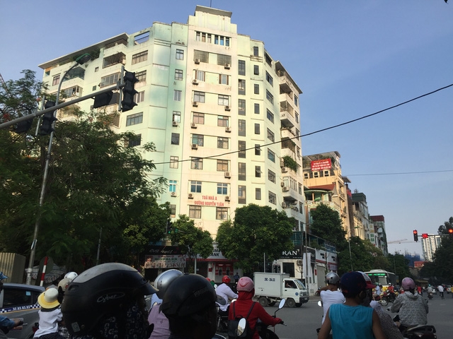  Hà Nội lộ diện thêm con đường nhỏ dài 1km oằn mình cõng 25 tòa cao ốc - Ảnh 3.