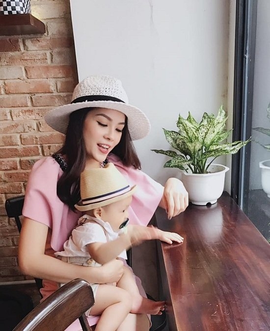 Lý Nhã Kỳ, MC Quyền Linh, Cát Phượng, Ngọc Trinh, Hoài Anh, Khánh Thi, làng sao