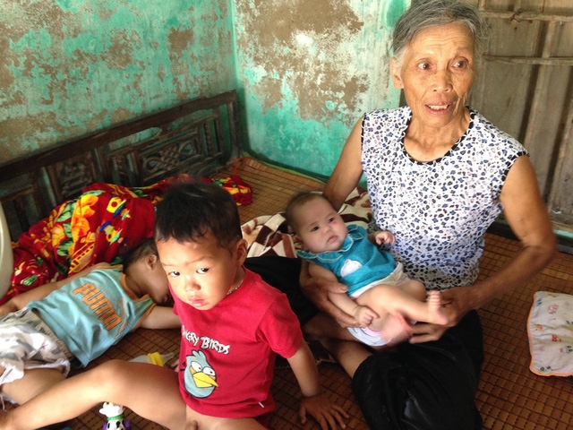  Nhà neo người, mẹ chồng lại già yếu nên chị Dung phải làm hết mọi việc từ lúc sinh con. Ảnh: Thuỳ Anh 