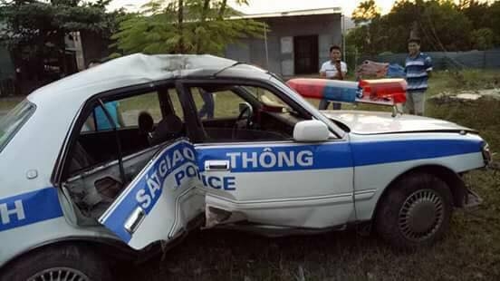 truy duoi xe cho ma tuy, 4 cong an bi thuong hinh anh 1