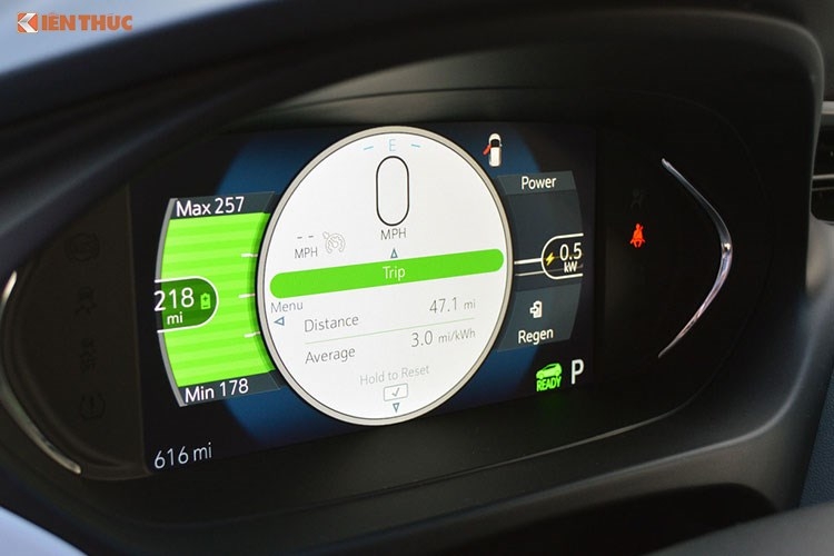 Can canh oto dien gia re Chevrolet Bolt EV tai Viet Nam-Hinh-9