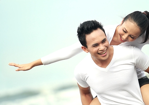 Yêu phi công trẻ khiến chị cảm thấy mình như gái 18 (Ảnh minh họa IT)