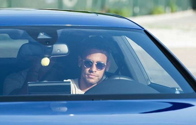 Neymar đến Porto kiểm tra y tế, chuẩn bị gia nhập PSG