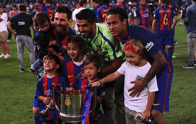 Neymar đến Porto kiểm tra y tế, chuẩn bị gia nhập PSG