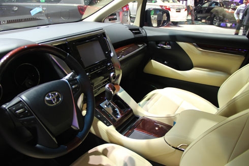 toyota-alphard-mpv-hang-sang-gia-3-53-ty-tai-viet-nam-4