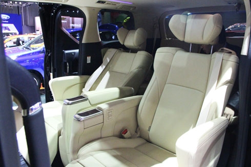 toyota-alphard-mpv-hang-sang-gia-3-53-ty-tai-viet-nam-7