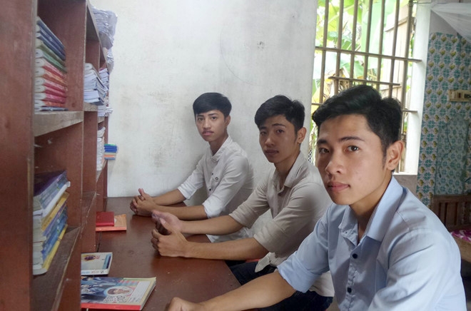 Anh em sinh ba cung do mot truong quan doi hinh anh 3