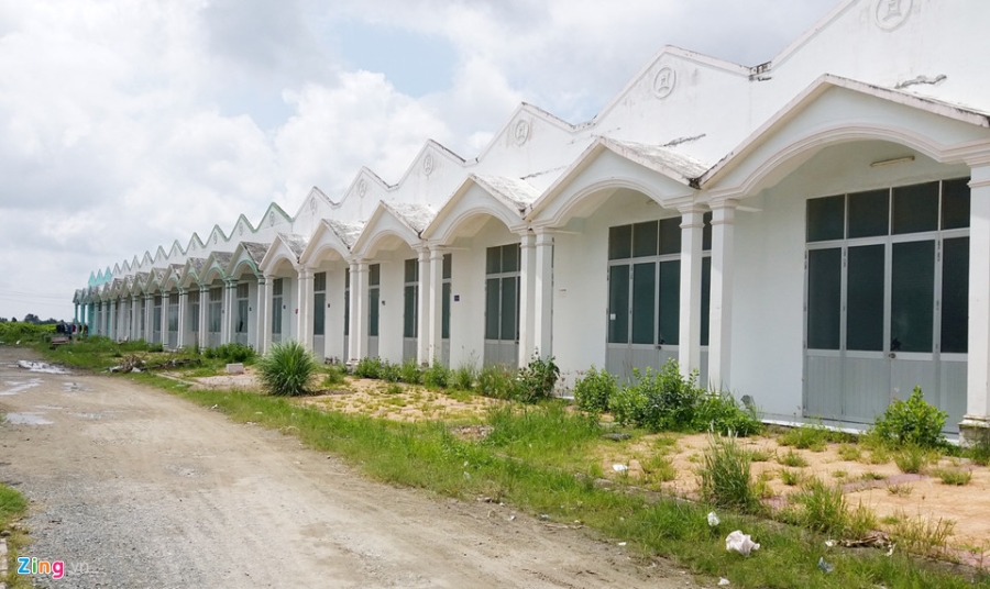 Hang chuc can nha mua bang tien ngan sach roi bo hoang hinh anh 1