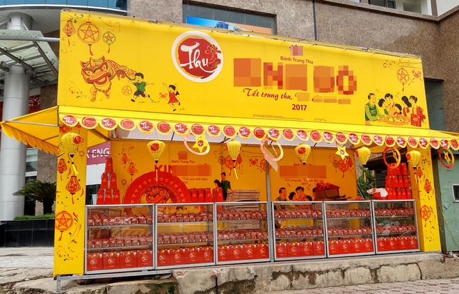 Hà Nội: Hơn 2 tháng nữa mới đến Rằm tháng 8, nhiều nơi đã rục rịch bày bán bánh Trung thu - Ảnh 1. Hà Nội: Hơn 2 tháng nữa mới đến Rằm tháng 8, nhiều nơi đã rục rịch bày bán bánh Trung thu - Ảnh 1.