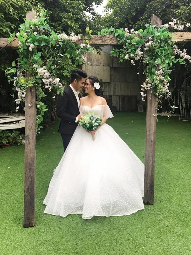 Le Phuong va chong kem tuoi cong bo anh cuoi hinh anh 2