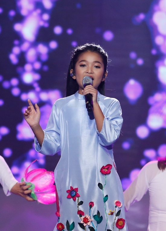 minh-hang-muon-de-lien-khi-xem-thien-khoi-trinh-dien-tai-idol-kids-8