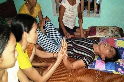  Bà Huệ khóc cạn nước mắt khi nghe tin con trai tử nạn nơi xứ người 