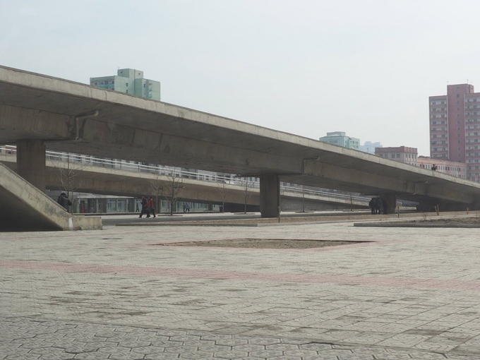 Phía sau vẻ hào nhoáng của tòa nhà cao nhất Triều Tiên