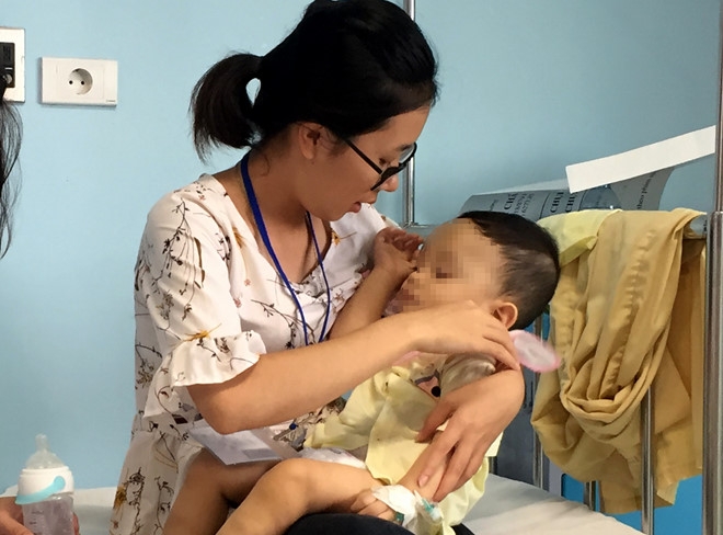 Ba ngoai be trai 1 tuoi bi bao hanh: Sao ho doc ac the? hinh anh 1