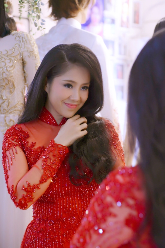 chong-tre-doi-hon-le-phuong-khi-di-thu-ao-dai-cuoi-5