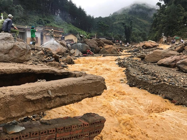 Hình ảnh đường đi của trận lũ quét chưa từng có trăm năm nay khiến 14 người chết, mất tích - Ảnh 11.