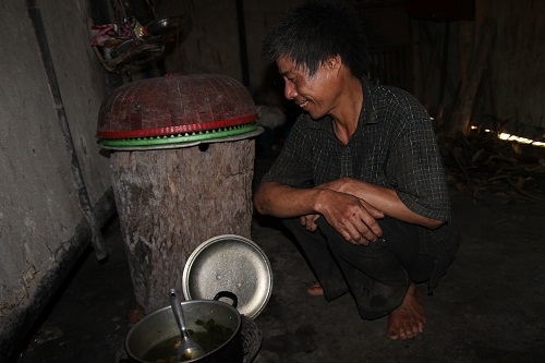 nguoi me gia 90 tuoi va 3 nguoi con dien dai voi cuoc song tan cung khon kho - 5