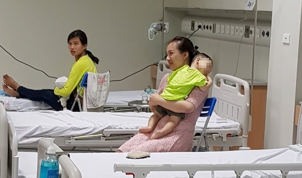 suc khoe chau be 1 tuoi nghi bi bao hanh da man da kha len hinh anh 2