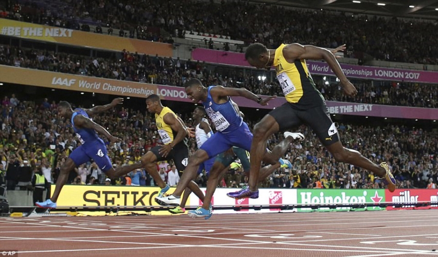 Usain Bolt that bai o chung ket 100 m giai vo dich the gioi hinh anh 2