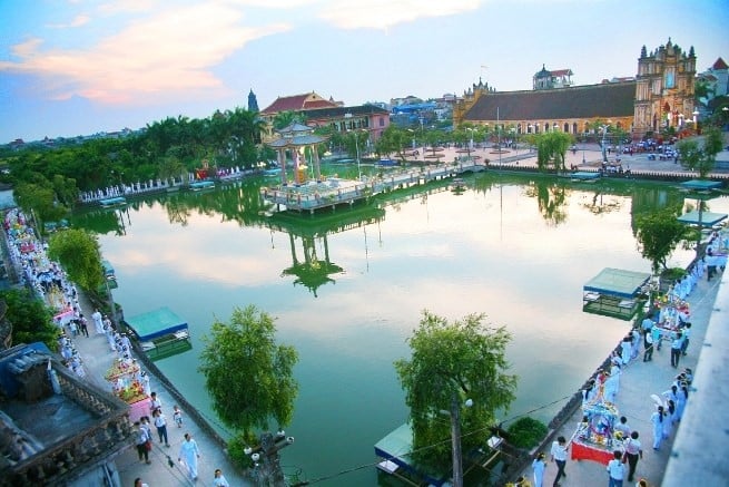 Ve dep nha tho 130 tuoi o Nam Dinh truoc khi bi chay rui hinh anh 7