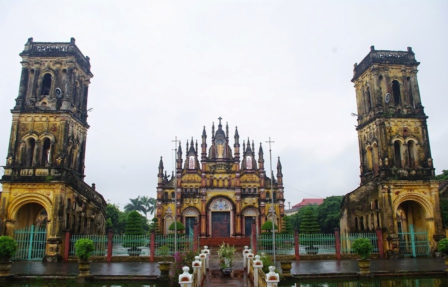 Ve dep nha tho 130 tuoi o Nam Dinh truoc khi bi chay rui hinh anh 9