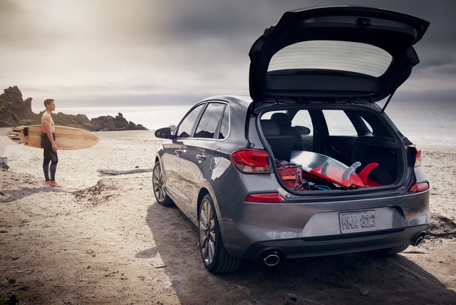 Xe gia đình với cốp siêu rộng Hyundai Elantra GT 2018 có giá tốt - Ảnh 2.