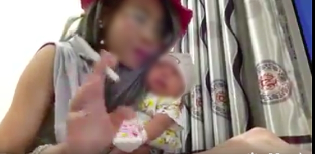 Mạnh thường quân giúp đỡ mẹ con Bella: Cô ấy từng tiết lộ, cha đứa bé là nhân viên 1 quán bar - Ảnh 1.