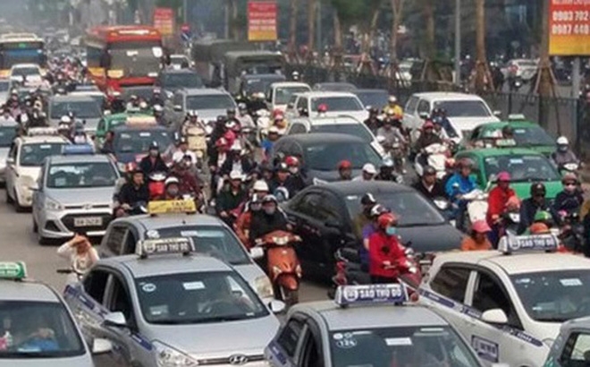 Mỗi ngày lãng phí 3 tỷ đồng tiền xăng vì taxi rỗng chạy kiếm khách?