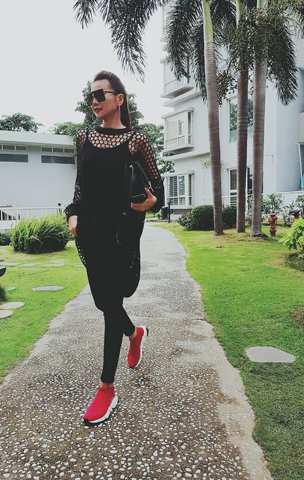 Street style dang hoc hoi cua sao Viet tuan qua hinh anh 2