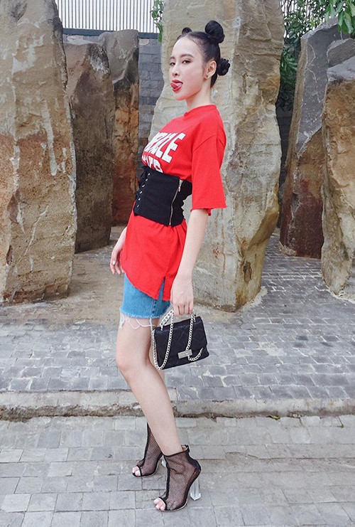 Street style dang hoc hoi cua sao Viet tuan qua hinh anh 6