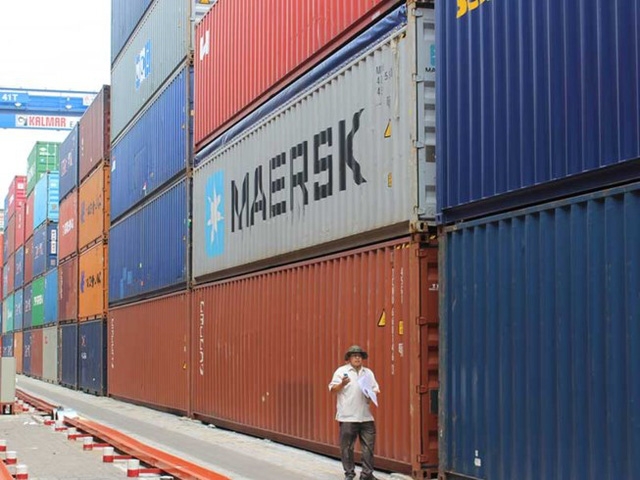 Trong quá trình điều tra số container mất tích bí ẩn, Hải quan và công an bắt thêm được hơn 100 container có ý định tẩu tán (ảnh minh hoạ)