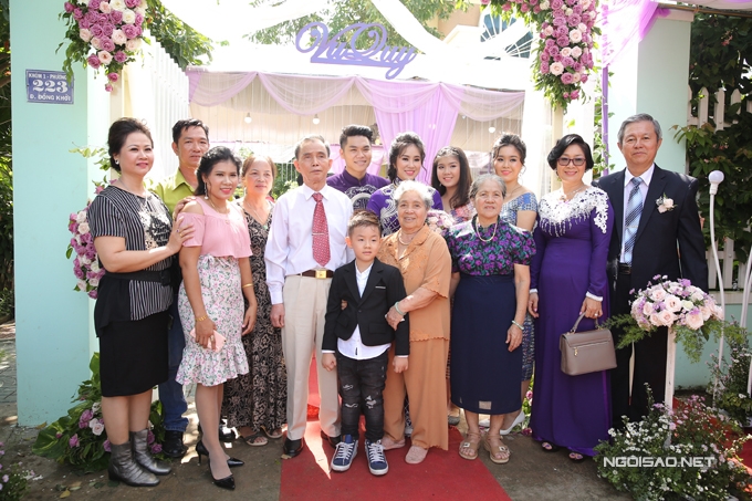 be-ca-phao-banh-bao-trong-ngay-me-len-xe-hoa-8