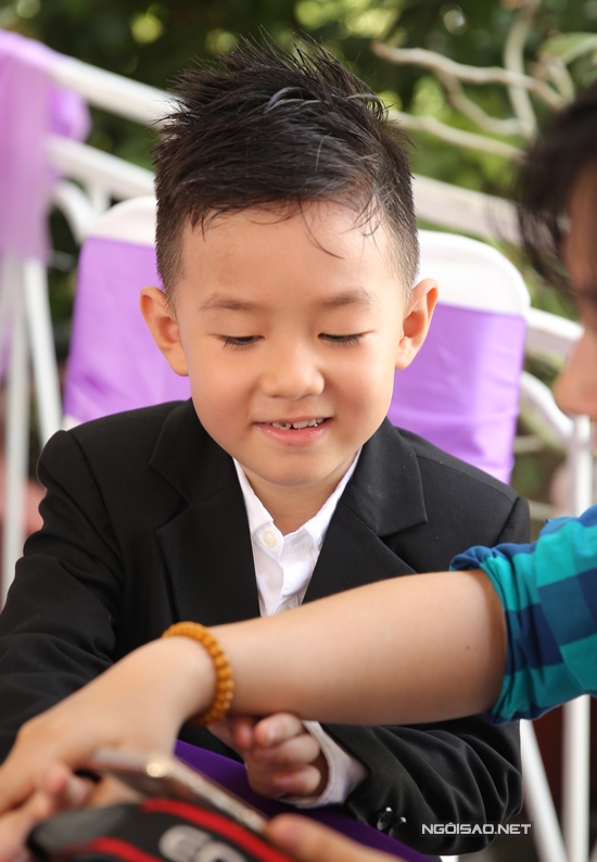 be-ca-phao-banh-bao-trong-ngay-me-len-xe-hoa-page-2-2