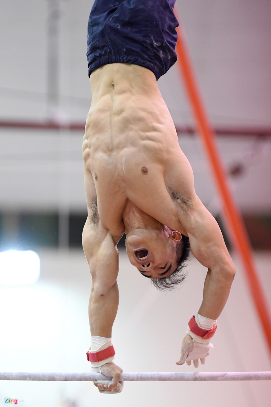 Cac VDV TDDC Viet Nam khoe than hinh sieu mau truoc SEA Games hinh anh 5