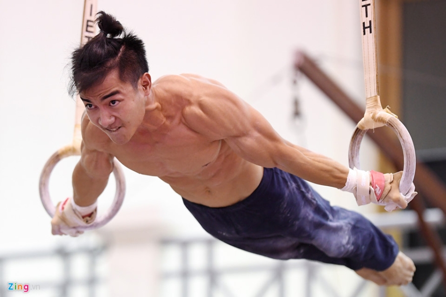 Cac VDV TDDC Viet Nam khoe than hinh sieu mau truoc SEA Games hinh anh 9
