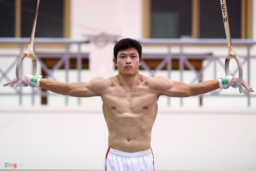 Cac VDV TDDC Viet Nam khoe than hinh sieu mau truoc SEA Games hinh anh 15