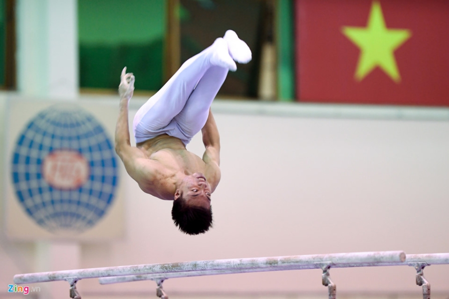 Cac VDV TDDC Viet Nam khoe than hinh sieu mau truoc SEA Games hinh anh 18