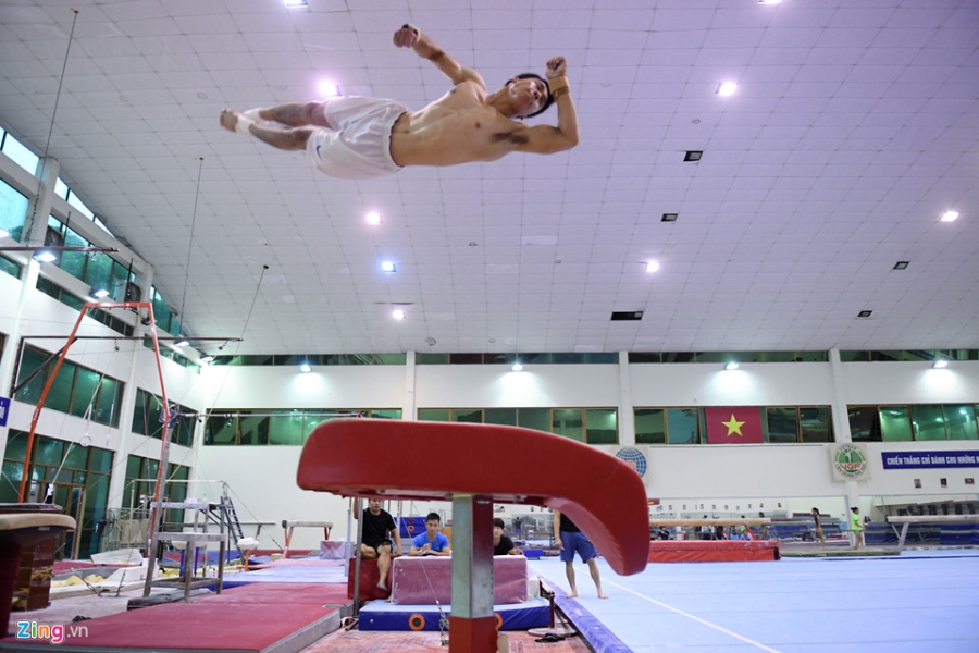 Cac VDV TDDC Viet Nam khoe than hinh sieu mau truoc SEA Games hinh anh 20