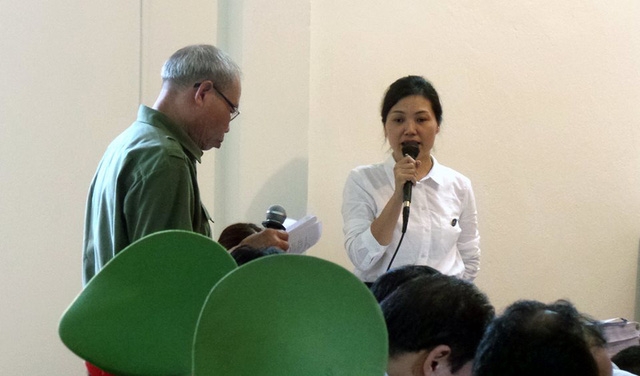  Luật sư tham gia xét hỏi 
