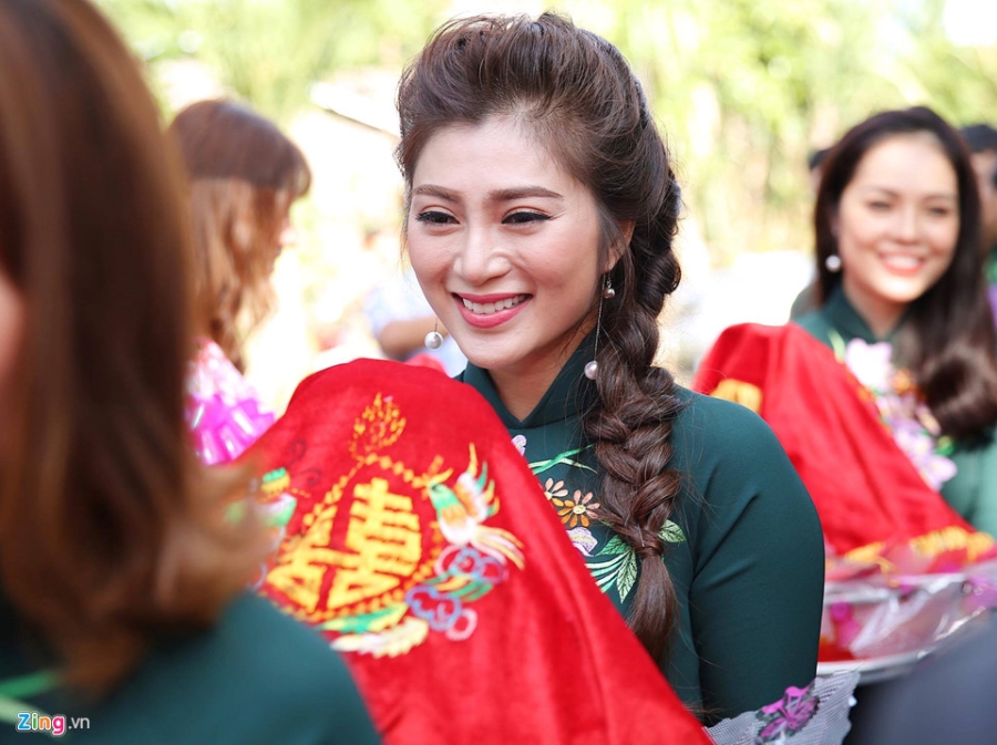 Dan dien vien ve Tra Vinh du le cuoi lan hai cua Le Phuong hinh anh 12