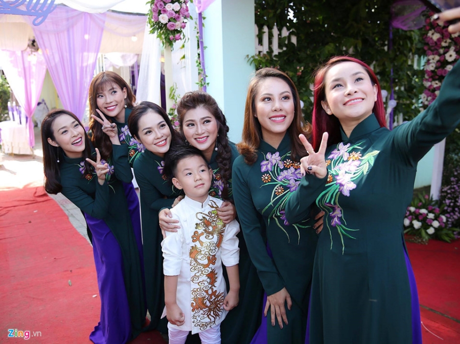 Dan dien vien ve Tra Vinh du le cuoi lan hai cua Le Phuong hinh anh 13