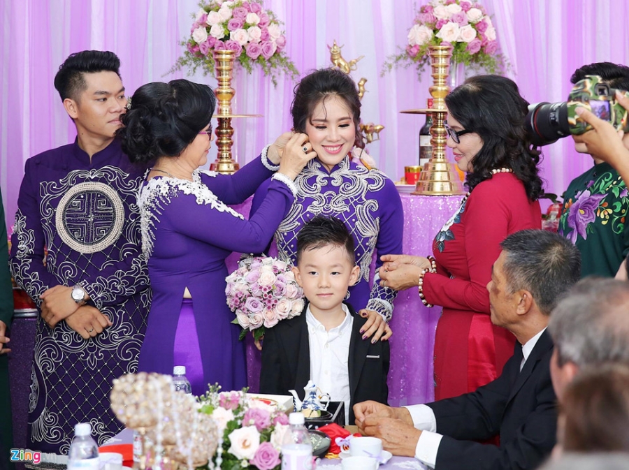Dan dien vien ve Tra Vinh du le cuoi lan hai cua Le Phuong hinh anh 11