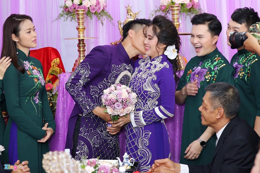 Dan dien vien ve Tra Vinh du le cuoi lan hai cua Le Phuong hinh anh 14