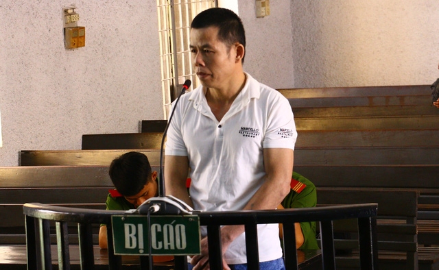  Bị cáo Bảy trước vàng móng ngựa 