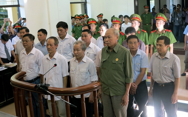  Các bị cáo tại phiên xử sáng nay 