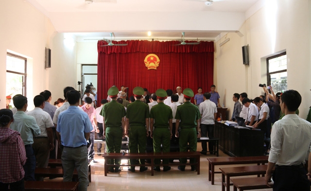  Toàn cảnh phiên xử 