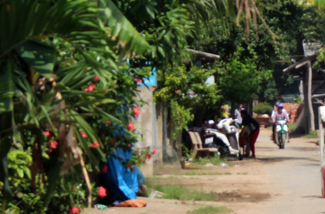 Bat nghi can vu cha bi dam chet khi ngan con danh nhau hinh anh 1