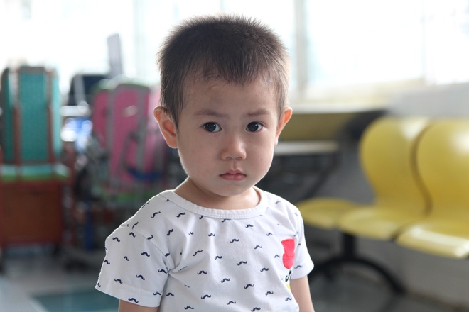Bé trai 2 tuổi bị bỏ rơi trước cổng Từ Dũ: Con nhớ mẹ lắm, con muốn về với mẹ - Ảnh 3.